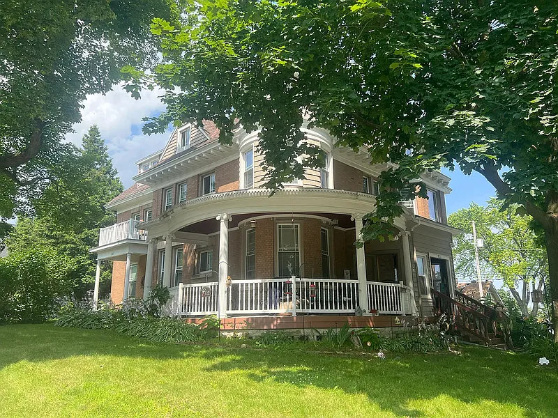 147 S 8th Ave #4