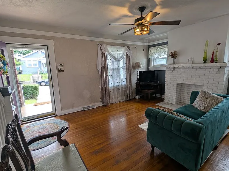 1444 Woodland Ave — Photo 5