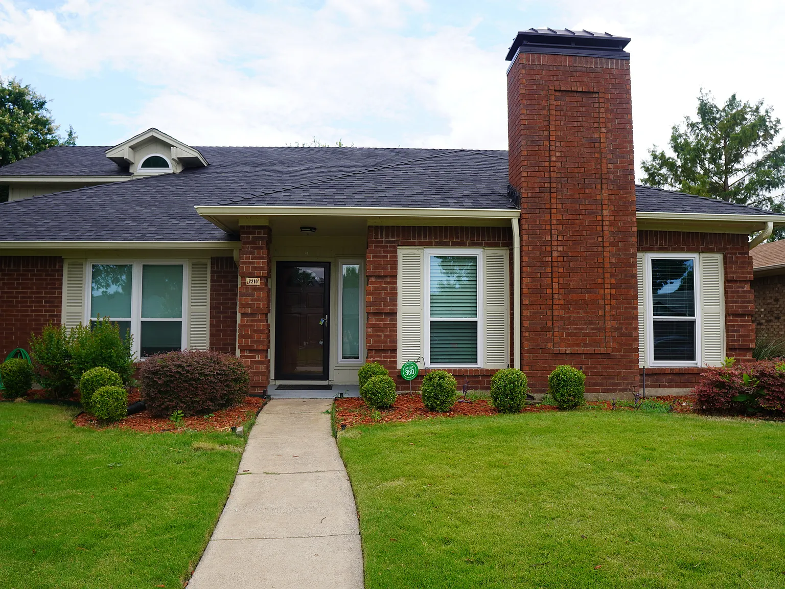 4 bed, 2.5 bath, 2116 sqft, $2,350 — Photo 4