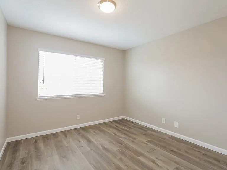 8116 Eginton Ave — Photo 11