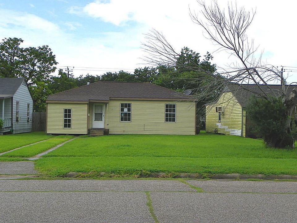 1st image of 112 18th Ave N