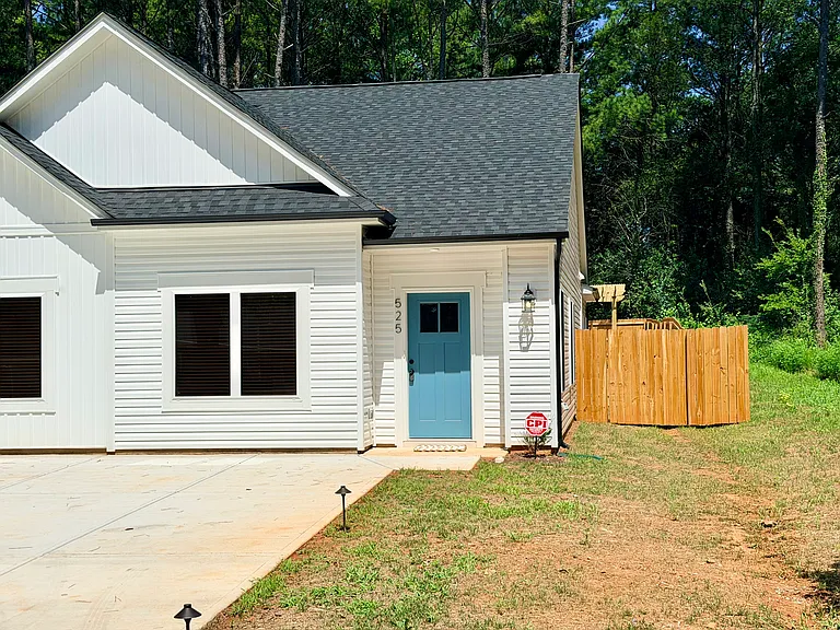 525 N Linwood Ave — Photo 1