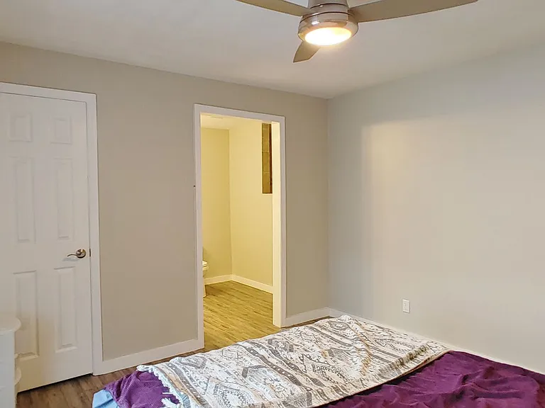 2111 Oak St — Photo 7