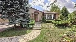 Photo 1 of 9 - 520 Lynett Cres - Richmond Hill, ON Primary Photo - 520 Lynett Cres