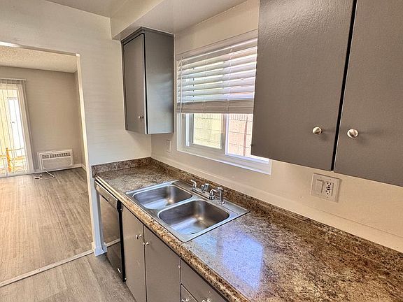 5th image of 4321 Green Ave APT 2