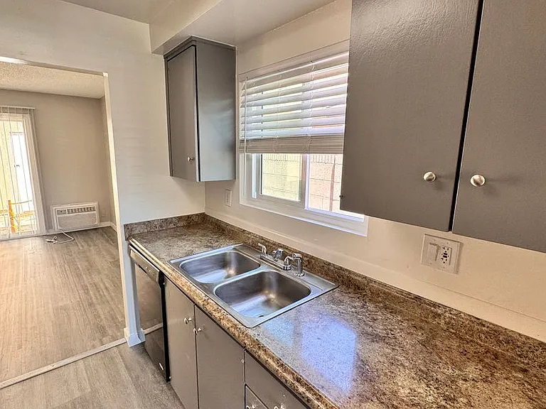 4321 Green Ave — Photo 5