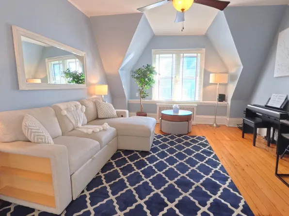 137 Walnut St #3, Brookline, MA 02445