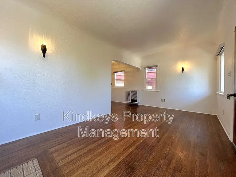 4517 Arizona St — Photo 6