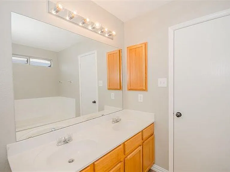 2152 Royal Acres Trl — Photo 23
