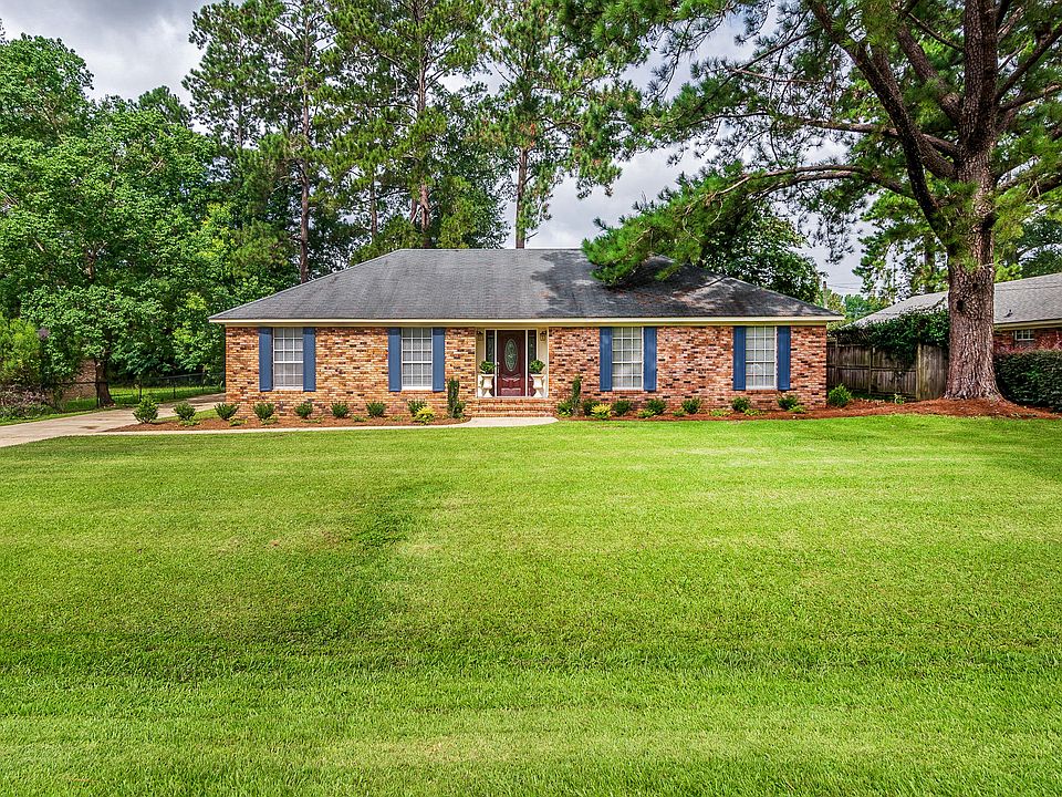 1st image of 105 Pecan Grove Dr
