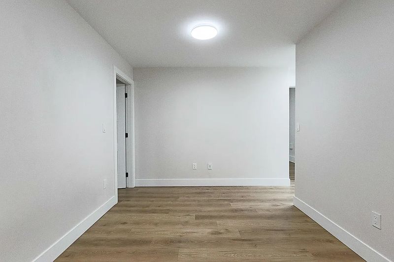 Surrey Apartment for rent - 2 Bedrooms — photo 13