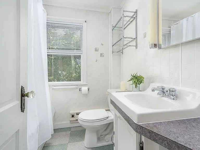 54 Maple St #B — Photo 5