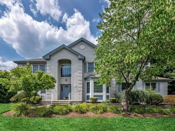 63 Hollybrook Rd, Paramus, NJ 07652