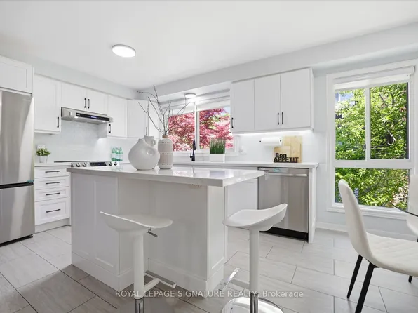 22 Snapdragon Dr, Toronto, ON M2J 4X6