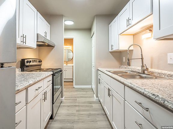 2nd image of 104 Lakecrest Dr #112