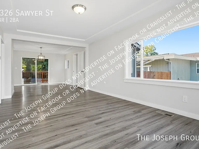 3326 Sawyer St — Photo 2
