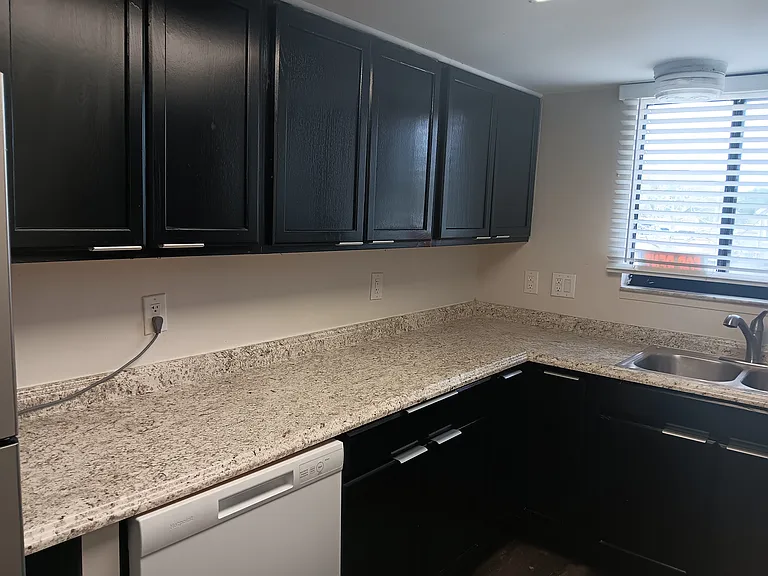 2541 S Myrtle Ave #D — Photo 9