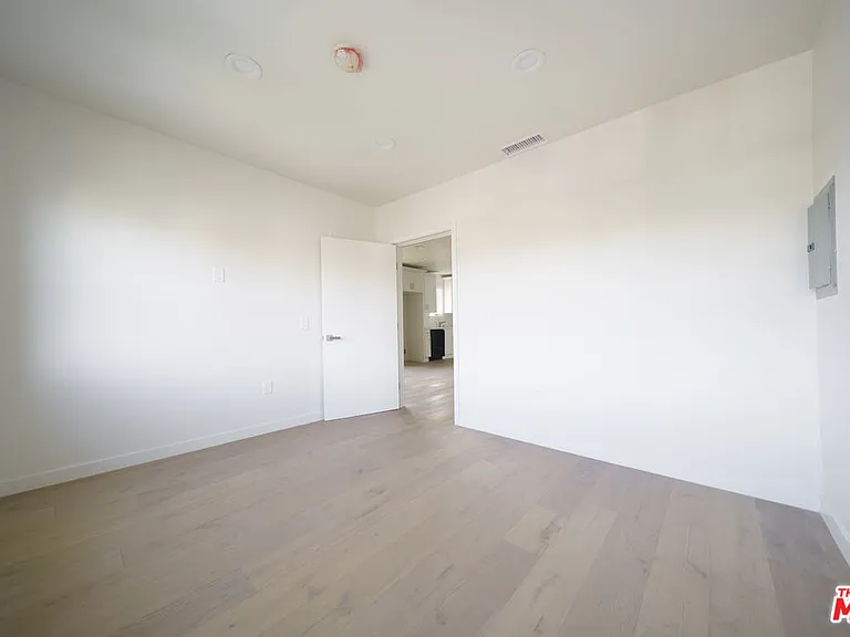 2896 1/4 W 14th St #1/4 — Photo 14