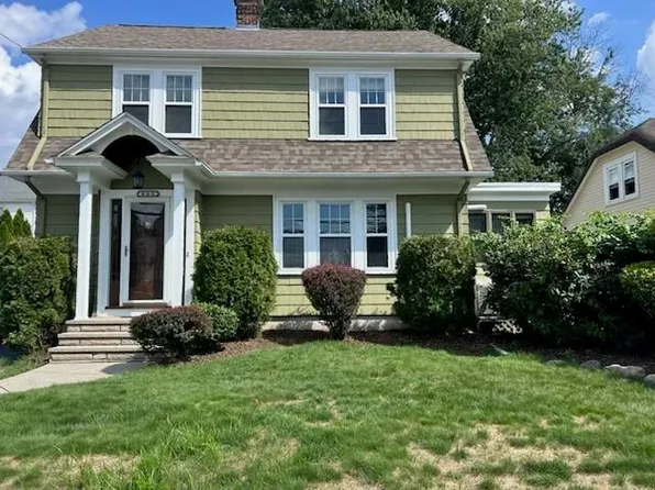 680 Pontiac Ave, Cranston, RI 02910