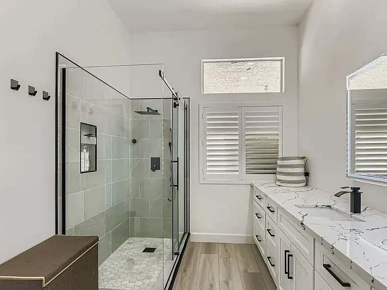 2743 Woodbine Ave — Photo 7