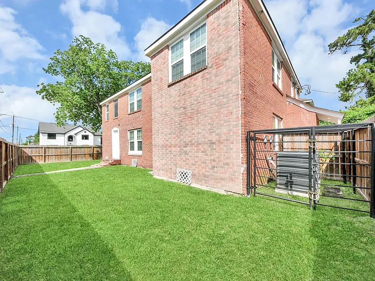 2919 Rosedale St #B — Photo 35