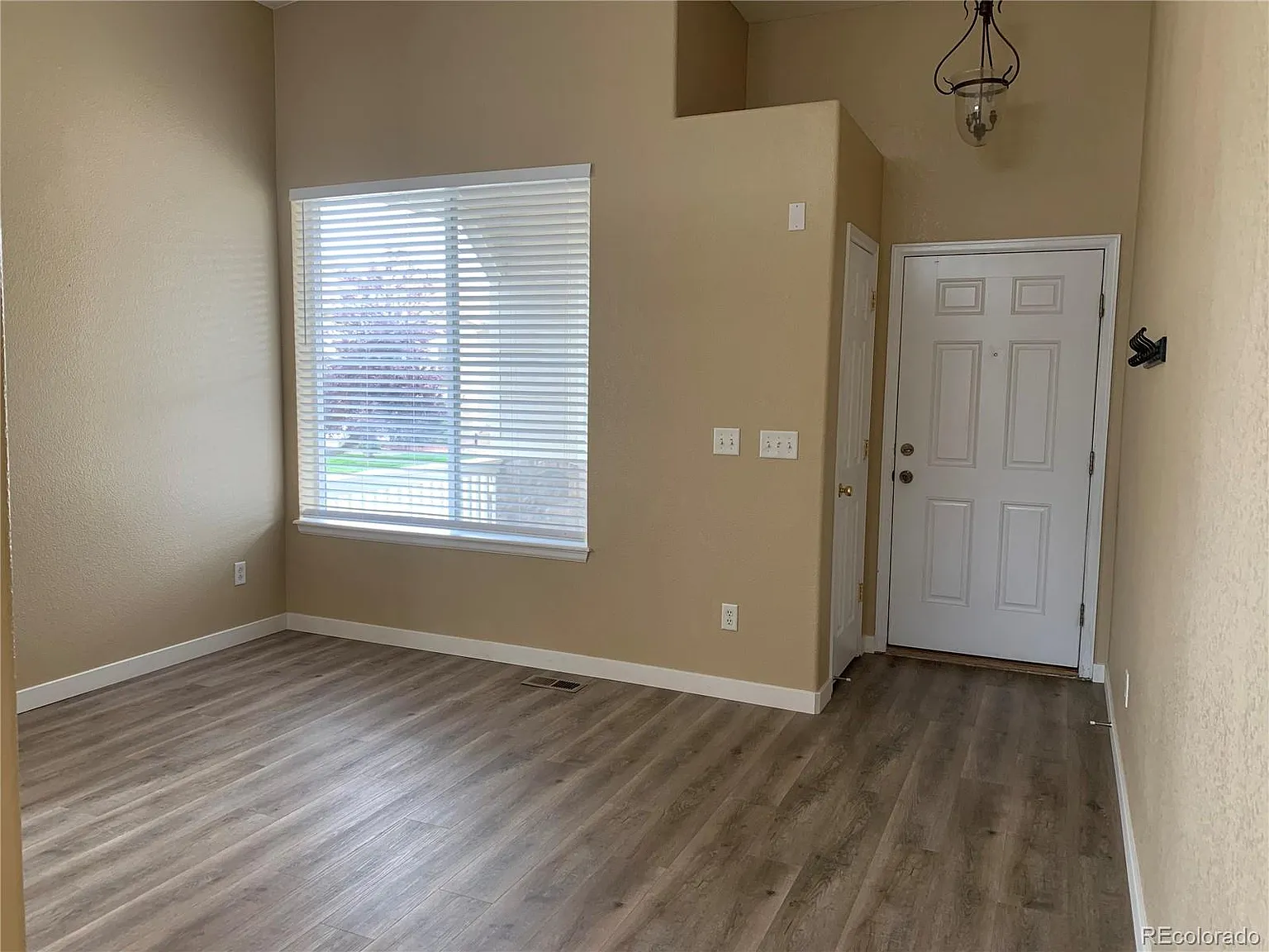 4 bed, 3.5 bath, 1908 sqft, $2,800 — Photo 4