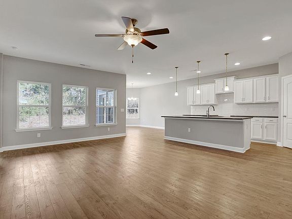 117 Astoria Park Loop-3 Compressed