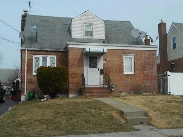 26 Essex Place, Valley Stream, NY 11580