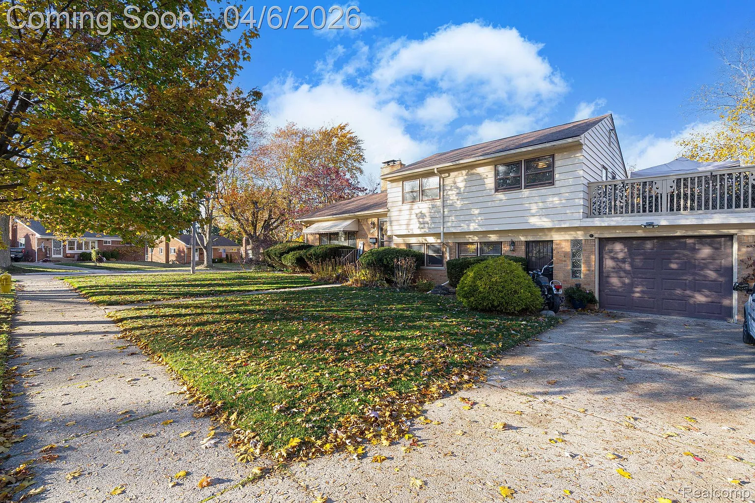 392 Cambridge Dr photo 1