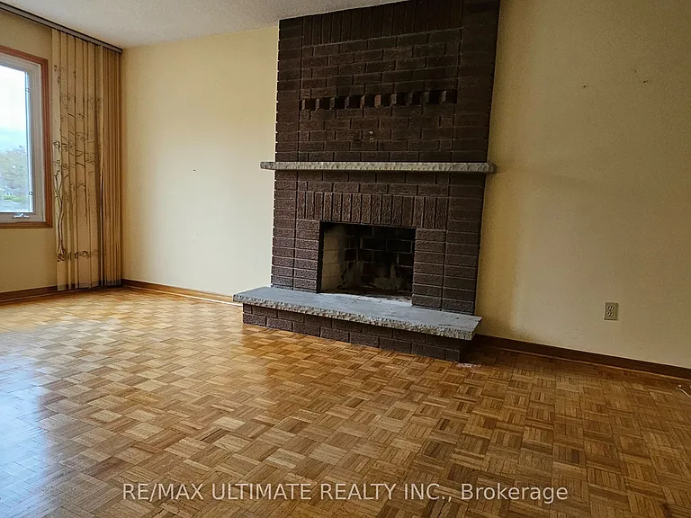 1282 Dexter Cres #MAIN FLOOR — Photo 14