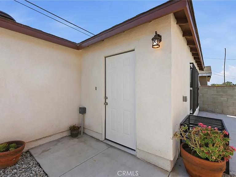 10646 S Wilton Pl — Photo 4