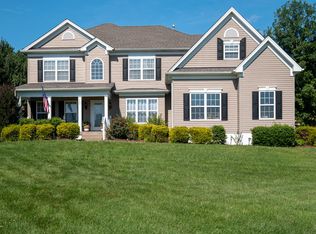 700 Falcon Ridge Ln, La Grange, KY 40031