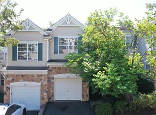 1069 Shadowlawn Dr #604, Dunellen, NJ 08812
