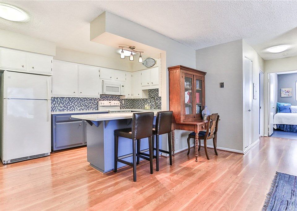 1st image of 2767 E 3rd St APT 28