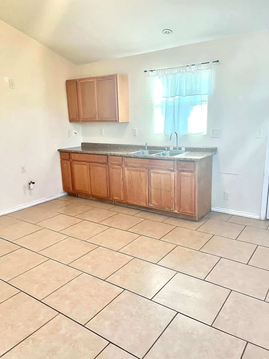 Building Photo - 3591 Vanderveer Dr