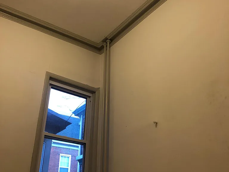 Bedroom 2 (or home office/gym)