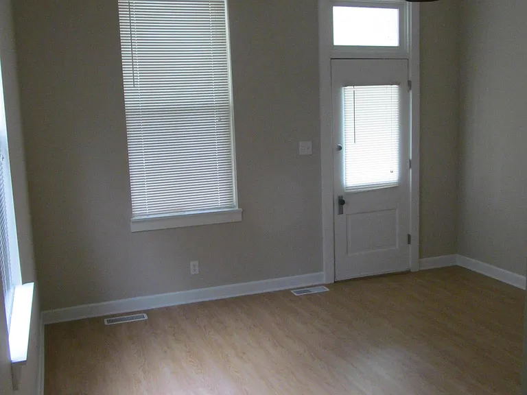 945 Olive St — Photo 8