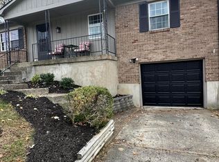 5802 Midnight Ln, Louisville, KY 40229