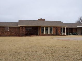 2407 W Commerce Rd, Clinton, OK 73601