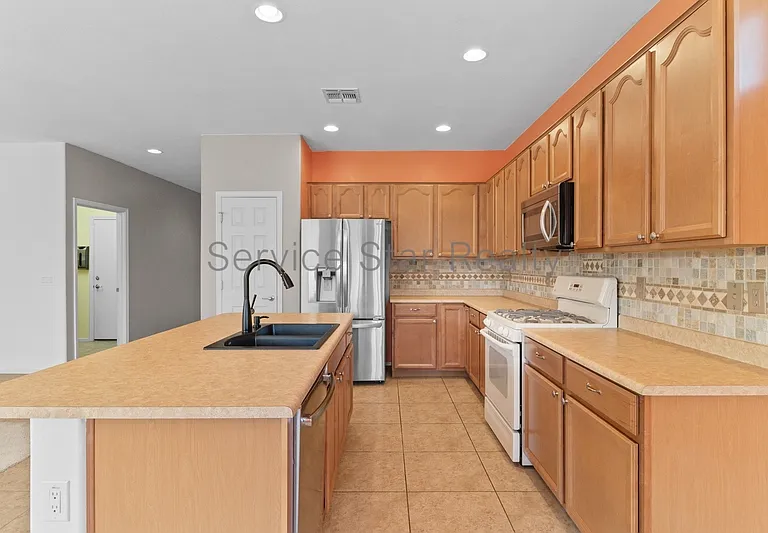 42181 W Basie Ln — Photo 14