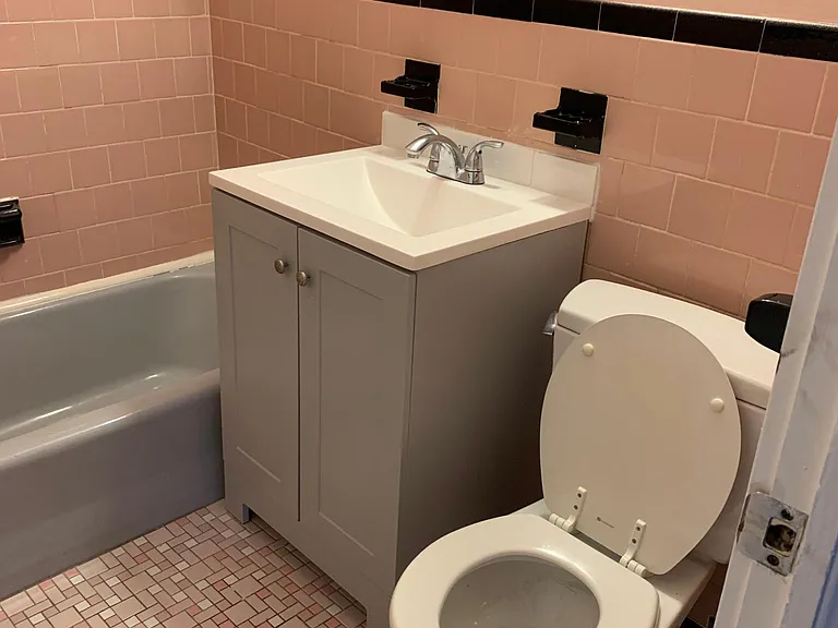 bathroom2 with tub