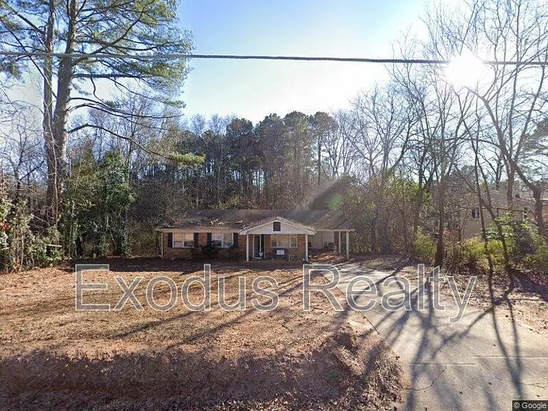 3 bed, 1.0 bath, 975 sqft, $1,200 — Photo 1