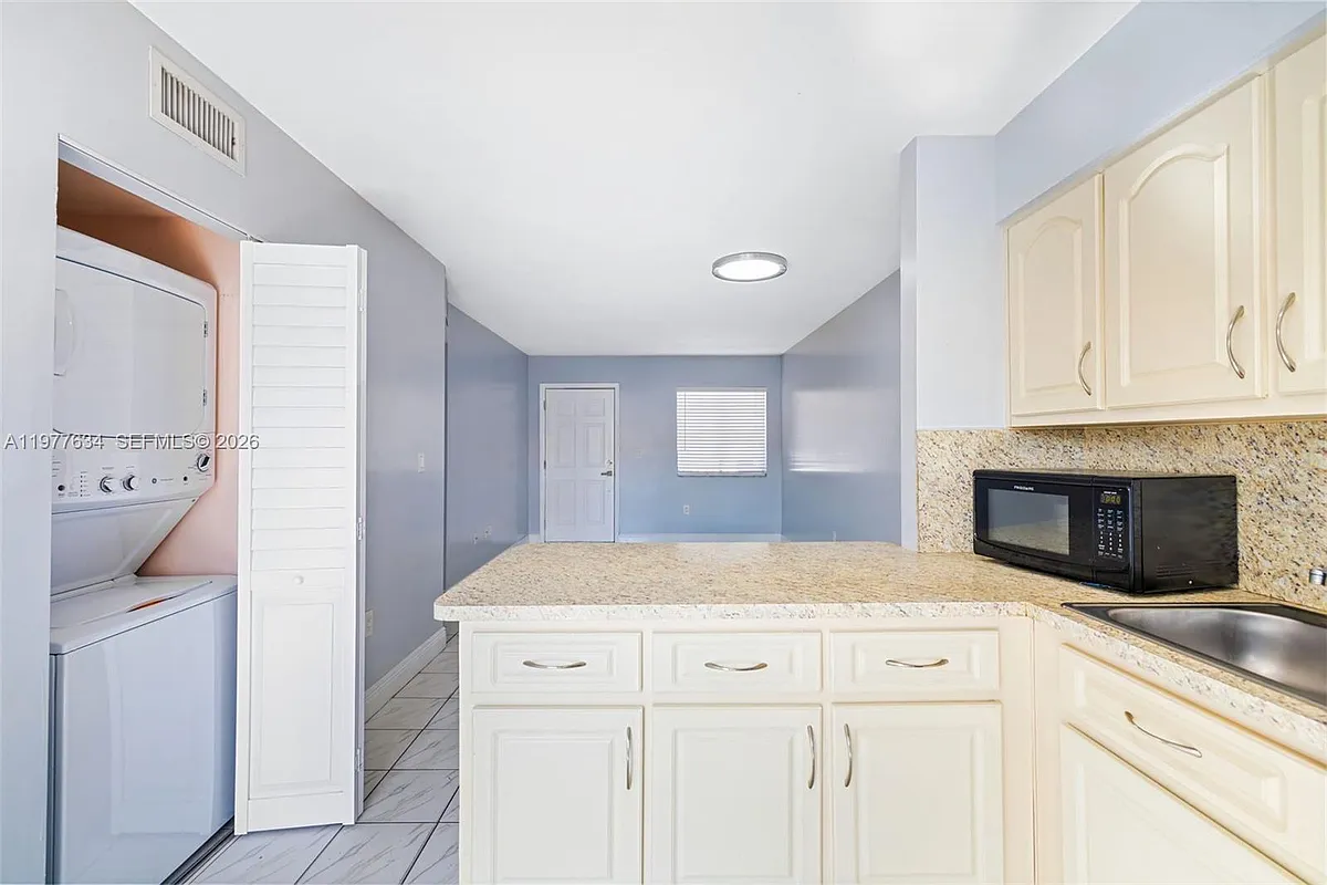 Building Photo - 5400 W 21st Ct #402