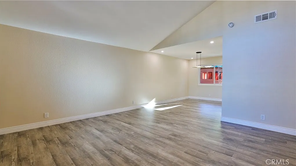 4 bed, 2064 sqft, $4,600 — Photo 3
