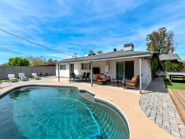 8709 E Terrace Dr — Photo 2
