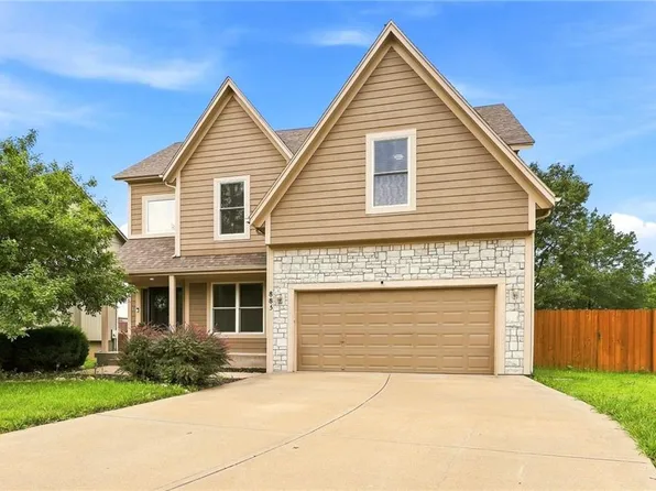 883 S Clearwater Creek Dr, Olathe, KS 66061
