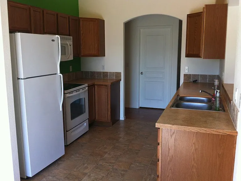 823 S Rees St — Photo 3