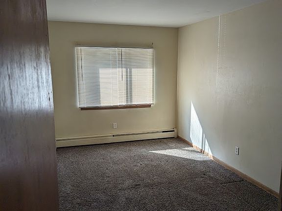 4th image of 2820 W Kilbourn Ave APT 105