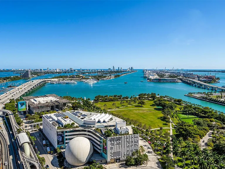 1100 Biscayne Blvd #2907 — Photo 35