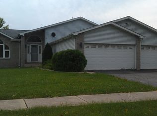 621 Farm View Rd, University Park, IL 60484